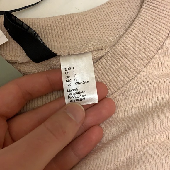 H&M pink “smile” cropped sweater - Picture 5 of 5